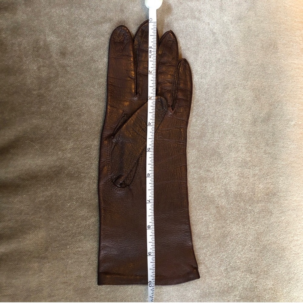 3 pairs Gorgeous vintage gloves: white beaded, white embroidered, brown leather - Picture 11 of 16